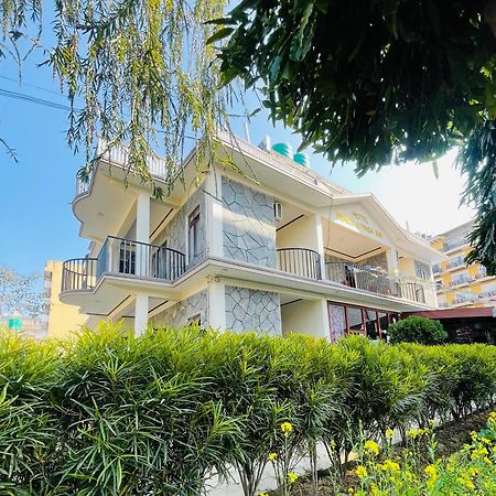Hotel Peace Ganga Inn Pokhara Kültér fotó