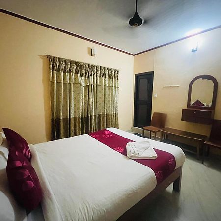 Hotel Peace Ganga Inn Pokhara Kültér fotó
