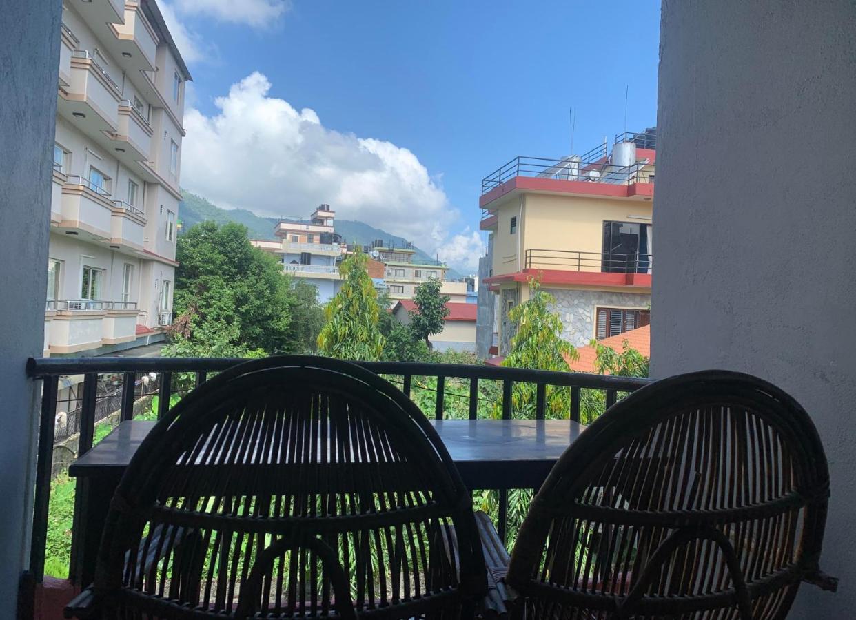 Hotel Peace Ganga Inn Pokhara Kültér fotó