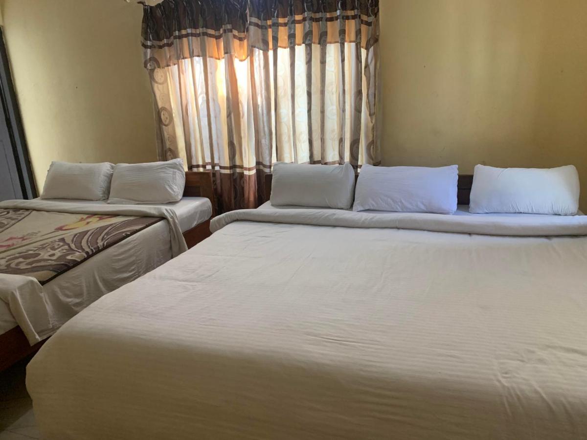 Hotel Peace Ganga Inn Pokhara Kültér fotó