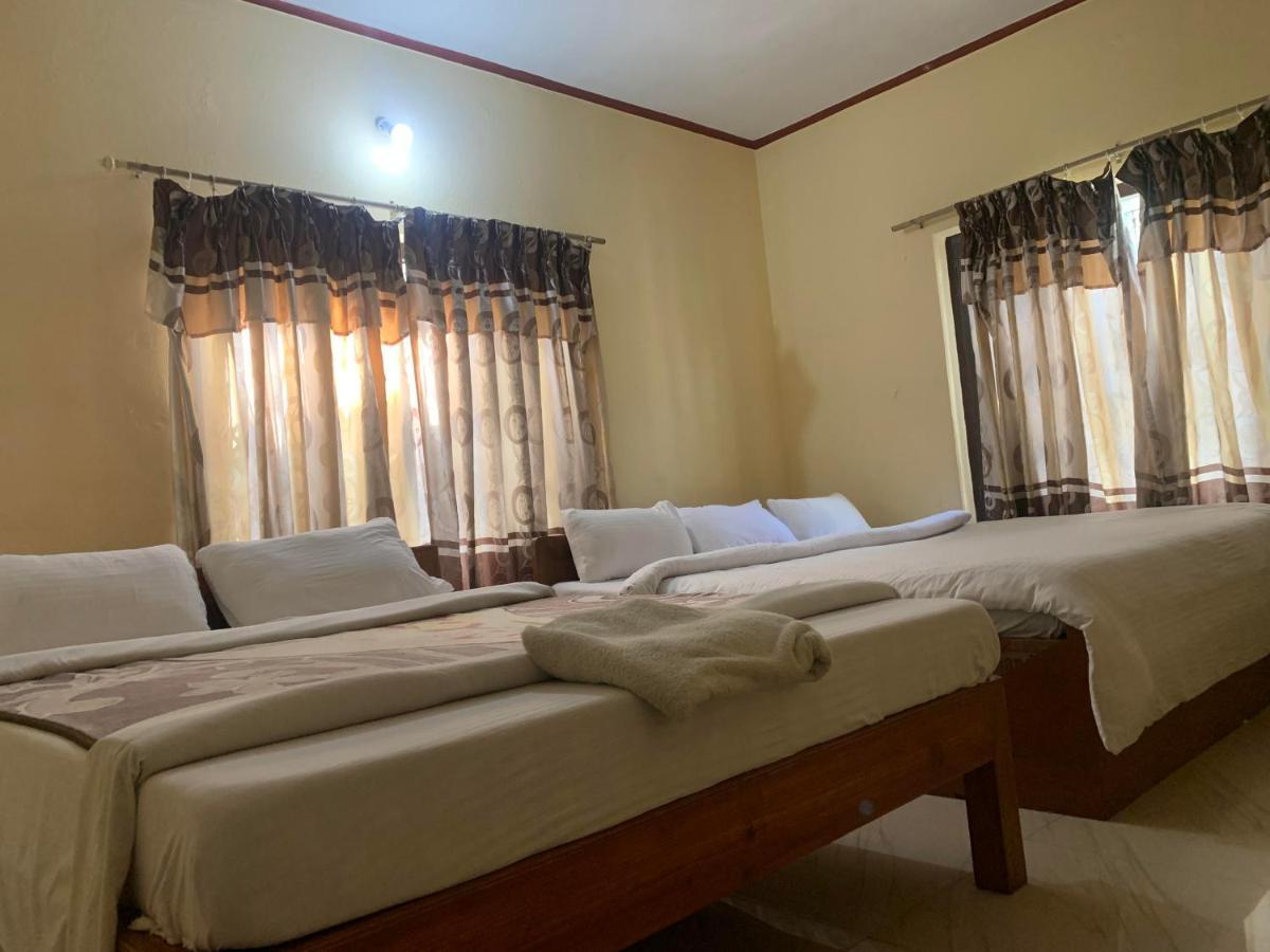 Hotel Peace Ganga Inn Pokhara Kültér fotó