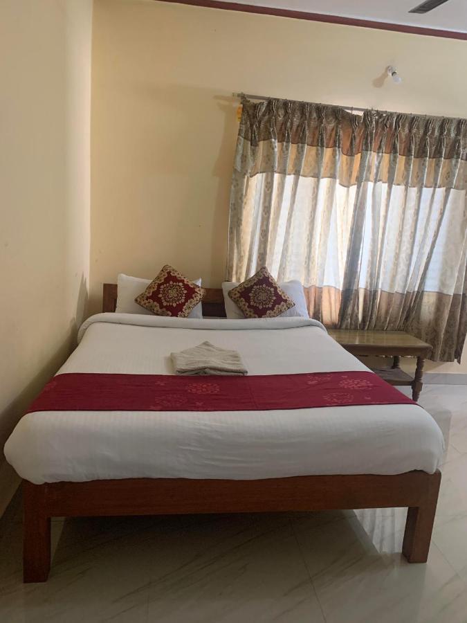 Hotel Peace Ganga Inn Pokhara Kültér fotó
