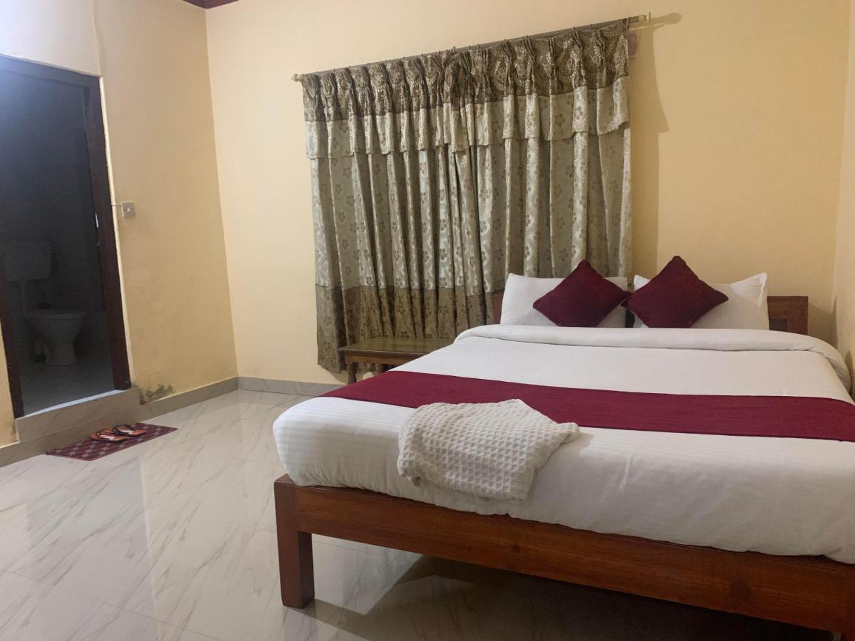 Hotel Peace Ganga Inn Pokhara Kültér fotó