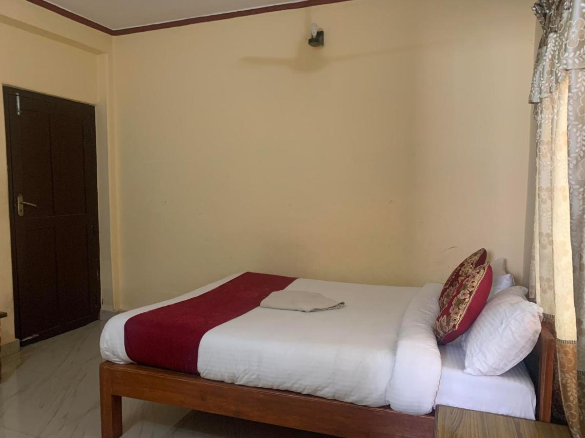 Hotel Peace Ganga Inn Pokhara Kültér fotó