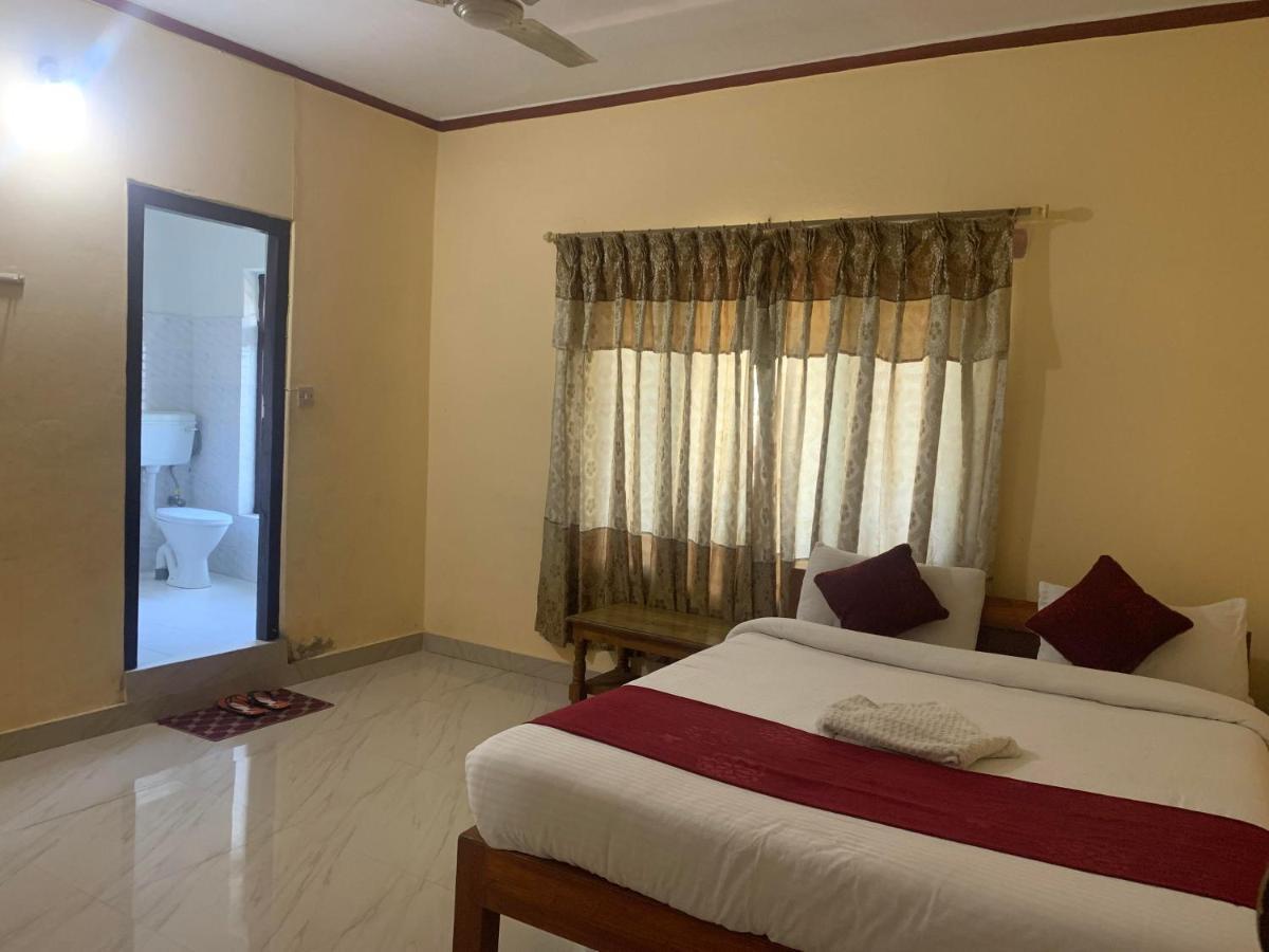 Hotel Peace Ganga Inn Pokhara Kültér fotó