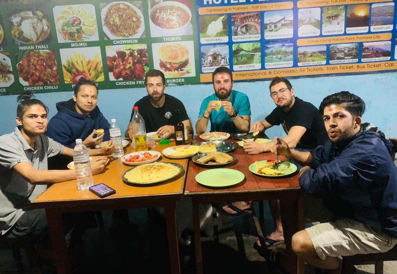 Hotel Peace Ganga Inn Pokhara Kültér fotó