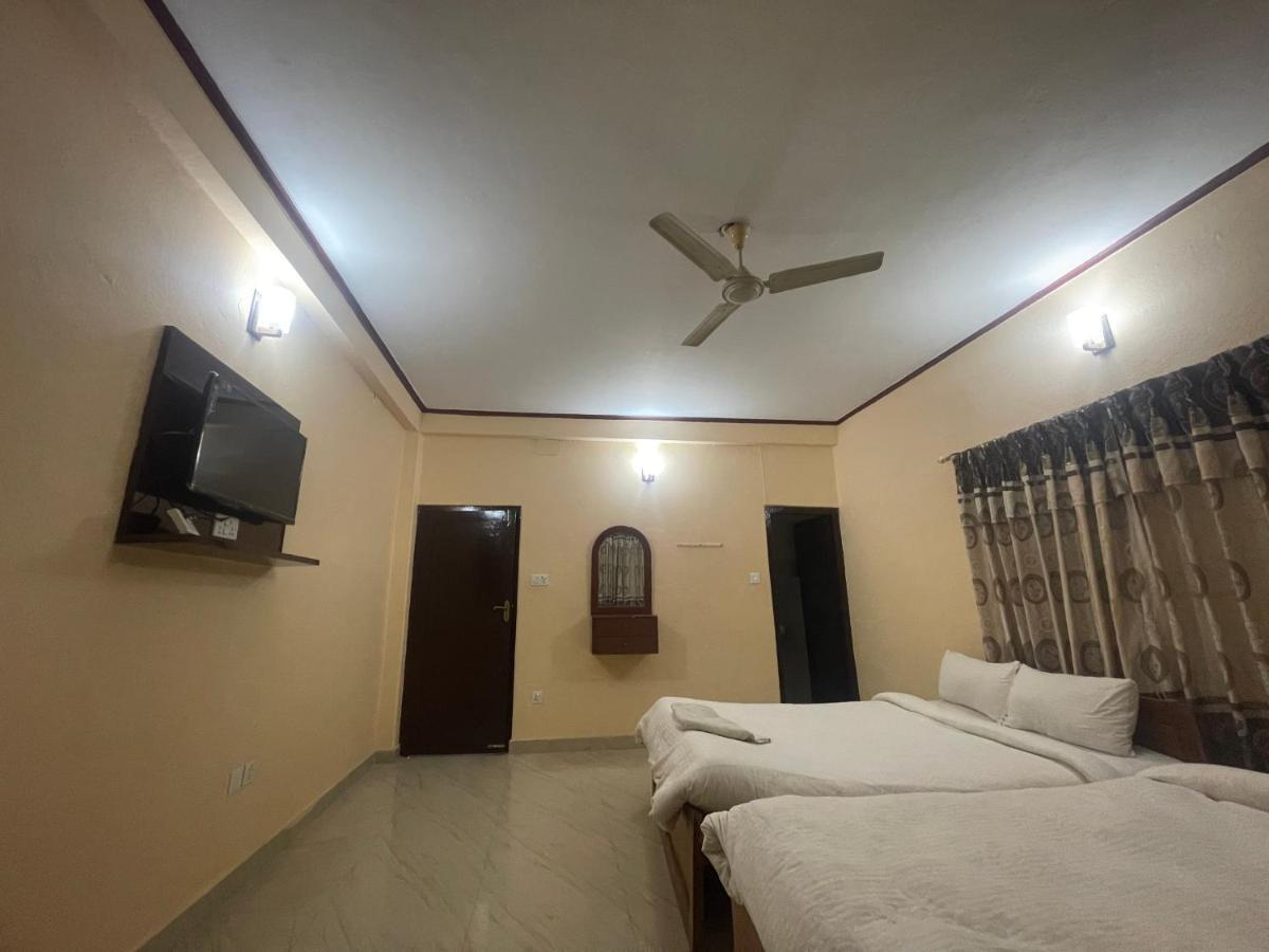 Hotel Peace Ganga Inn Pokhara Kültér fotó