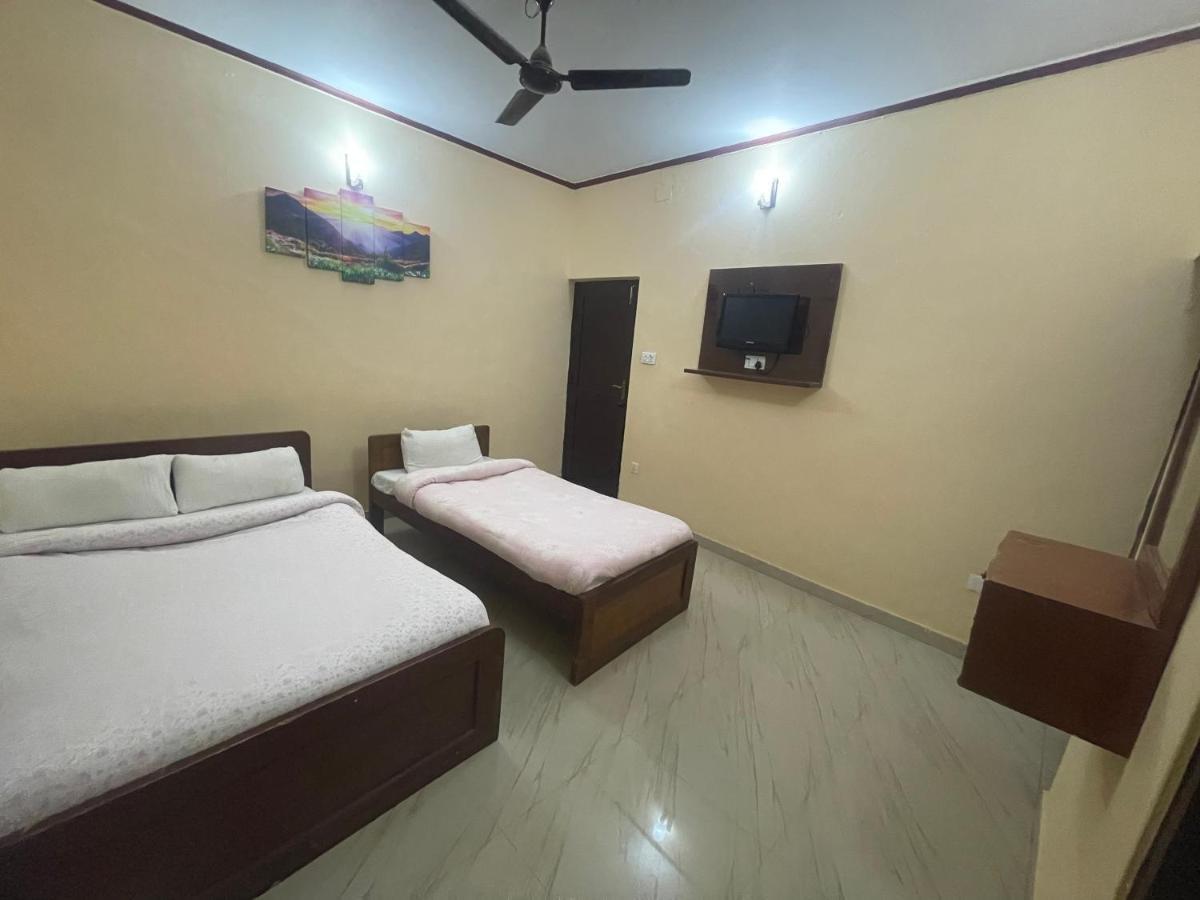 Hotel Peace Ganga Inn Pokhara Kültér fotó