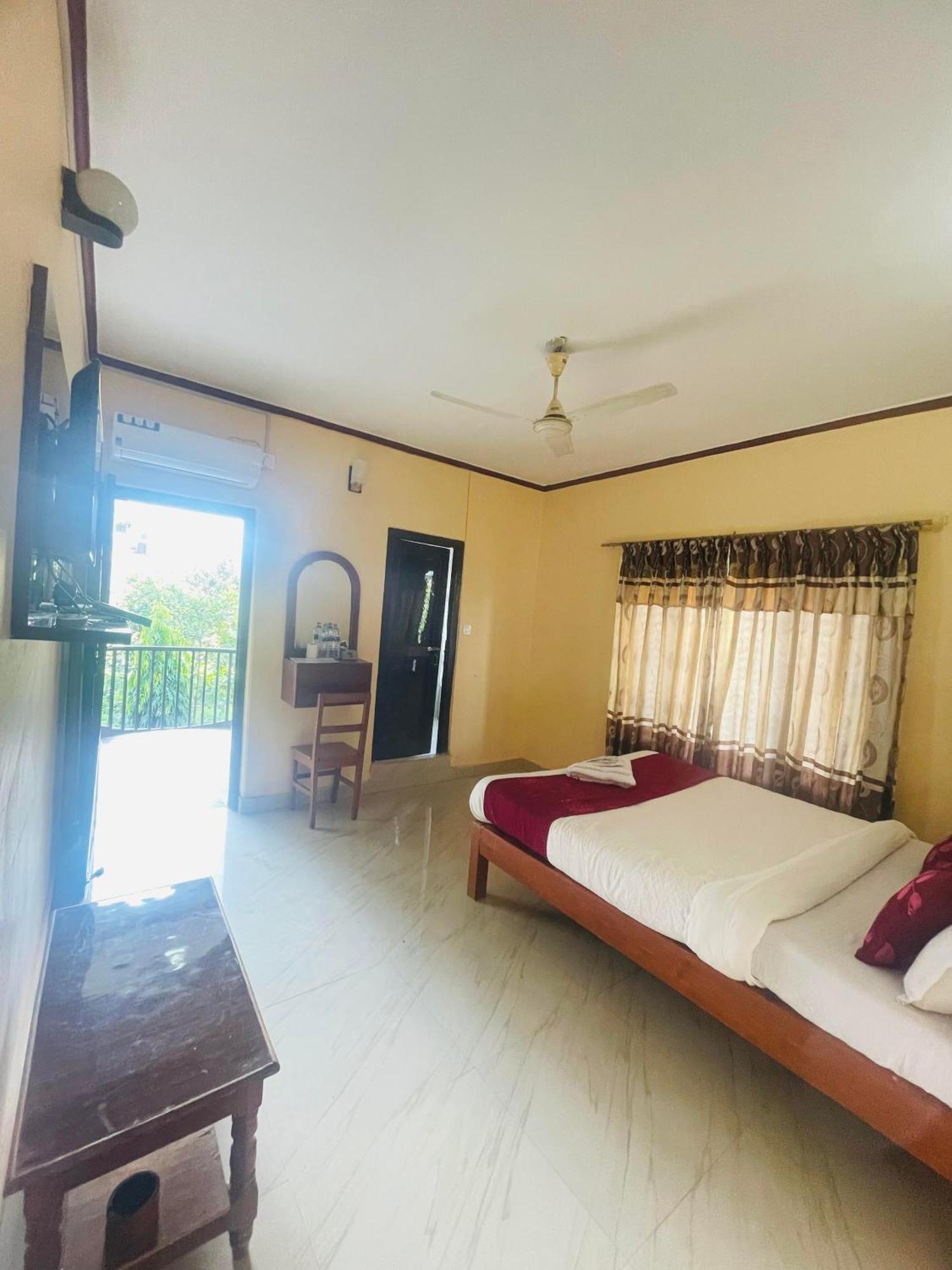 Hotel Peace Ganga Inn Pokhara Kültér fotó