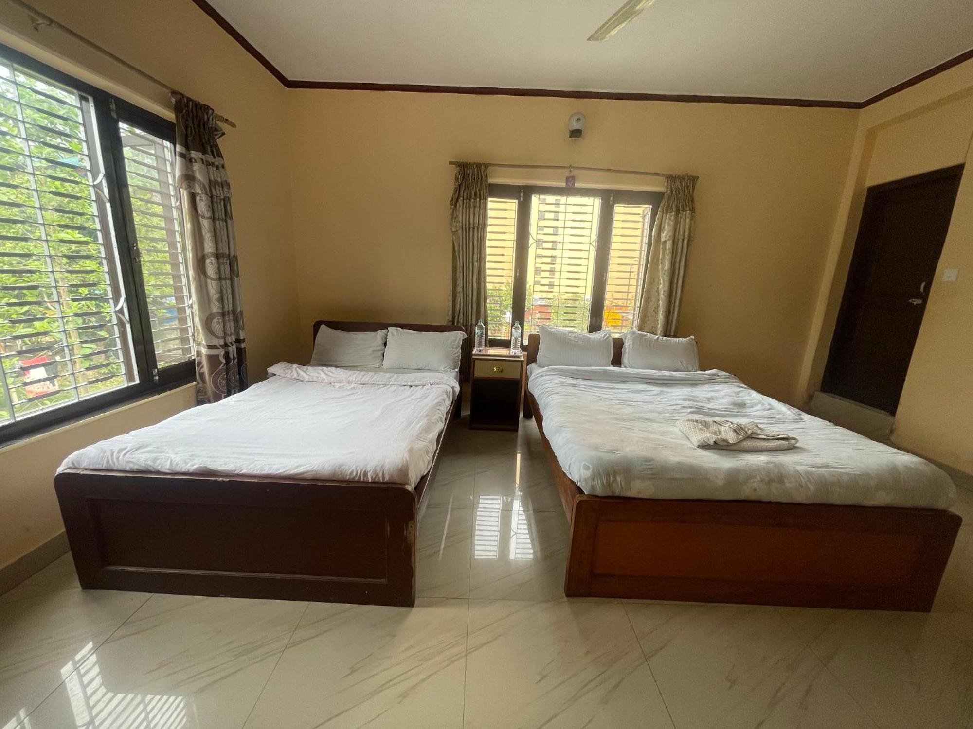 Hotel Peace Ganga Inn Pokhara Kültér fotó